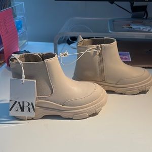Cream color girl boot from Zara